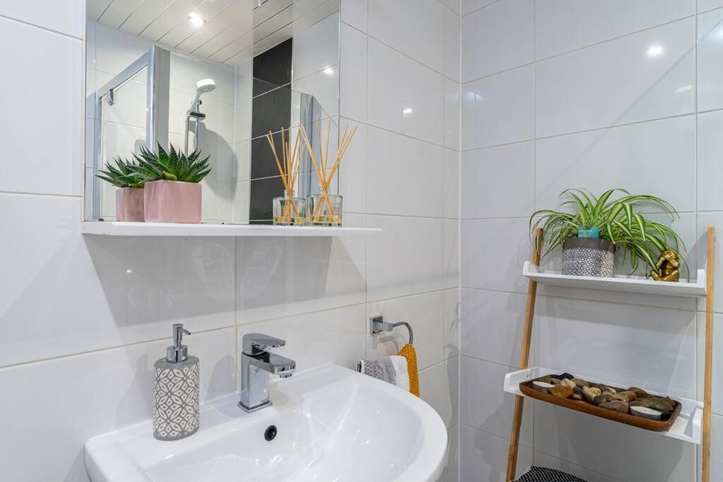 Stylish City Pad With Free Private Parking Глазгоу Екстериор снимка